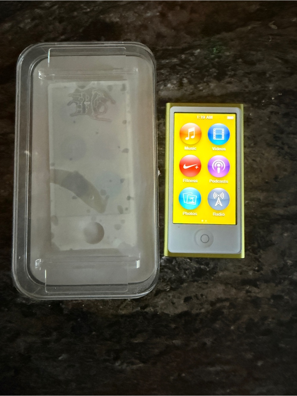 Apple iPod Nano (Yellow) - 7th generation Compact Music Player complete